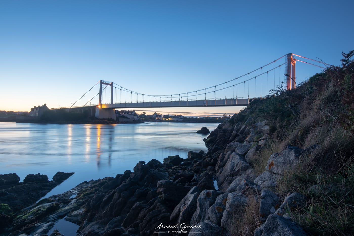 Le Pont Lorois franchissant la Ria d'Étel, à proximité de Plouhinec