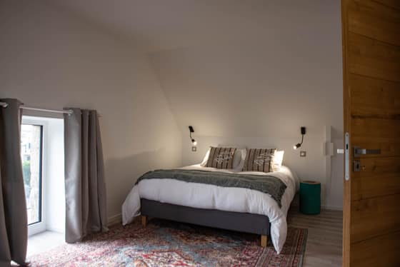 Chambre mansardée, lumière naturelle